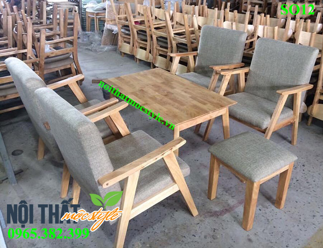 Bàn ghế sofa cafe hiện đại SO12 - Một bộ bàn ghế SO12 hiện đại sẽ mang đến sự phong phú cho quán cà phê của bạn. Với thiết kế đơn giản và sự kết hợp giữa kim loại và gỗ, sản phẩm này sẽ trở thành một điểm nhấn đặc biệt trong không gian quán.
