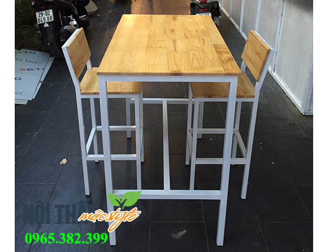 Ghế bar kích thước 35x35x70(+30)cm nâng tầm vị thế của thực khách. Hãy tới và trải nghiệm tại nhà hàng hải sản TOM