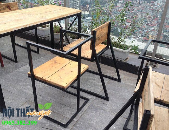 Bàn ghế nhà hàng từ pallet gỗ với thiết kế sáng tạo cho không gian thêm phần ấn tượng Bàn ghế nhà hàng từ pallet gỗ với thiết kế sáng tạo cho không gian thêm phần ấn tượng