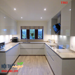 Tủ bếp TB12 từ gỗ công nghiệp hiện đại, mẫu chữ U cho không gian rộng
