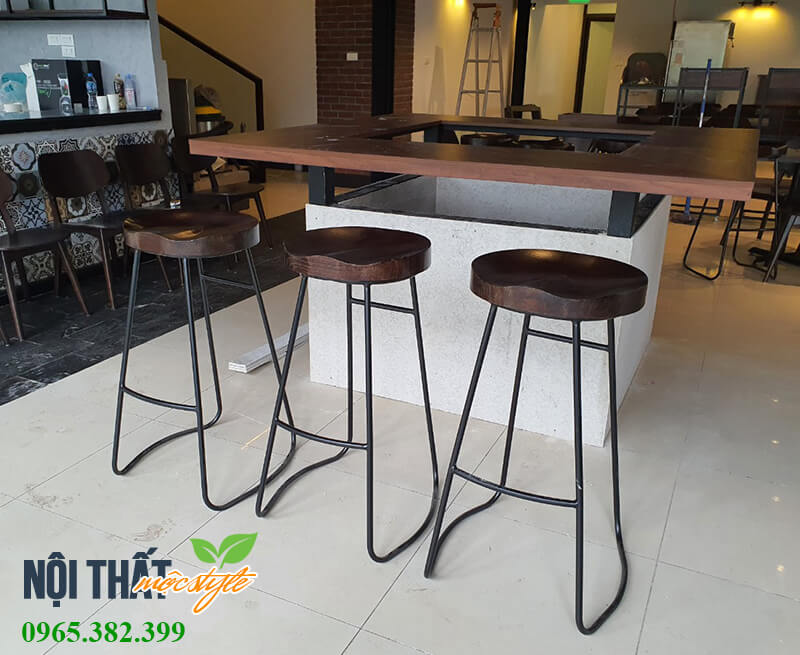 Khu vực quầy đảo ngay lối vào nhà hàng đang trong quá trình thi công Khu vực quầy đảo ngay lối vào nhà hàng đang trong quá trình thi công