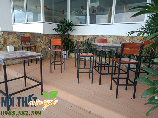 Bàn ghế bar tại dự án quán cafe Yên Phụ, Tây Hồ được sản xuất tại xưởng Nội thất Mộc Style Bàn ghế bar tại dự án quán cafe Yên Phụ, Tây Hồ được sản xuất tại xưởng Nội thất Mộc Style