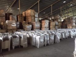Xưởng đóng gói bàn ghế