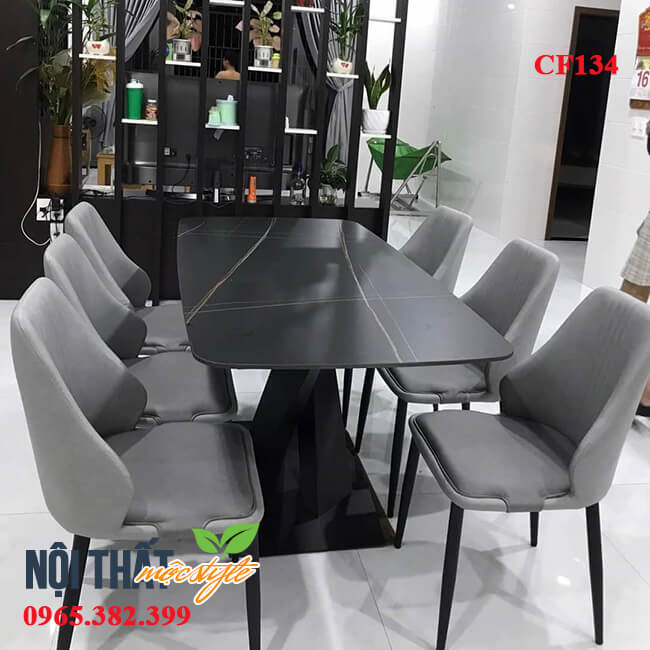 Bàn ăn mặt đá đen ceramic kết hợp với ghế sheraton ghi đậm sành sỏi cho những gia chủ yêu thích sự trầm ổn Bàn ăn mặt đá đen ceramic kết hợp với ghế sheraton ghi đậm sành sỏi cho những gia chủ yêu thích sự trầm ổn