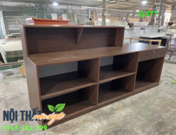 Phía sau quầy bar QB77 là cả kho chứa đồ tiện lợi