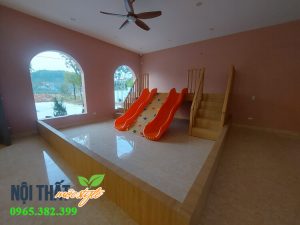 Toán cảnh không gian cầu trượt