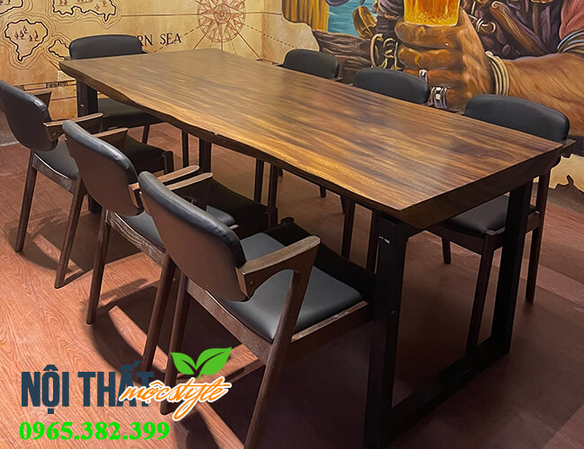 Bàn ghế gỗ nguyên tấm kết hợp với ghế Kai hiện đại tăng độ sang trọng cho căn phòng Bàn ghế gỗ nguyên tấm kết hợp với ghế Kai hiện đại tăng độ sang trọng cho căn phòng