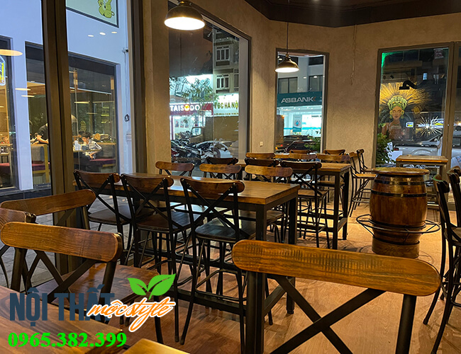 Bàn 6 người với kích thước bar đặt cạnh cửa sổ với view cực đẹp Bàn 6 người với kích thước bar đặt cạnh cửa sổ với view cực đẹp