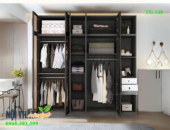 Không gian trong tủ quần áo