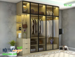 Tủ cánh kính kịch trần nên mua