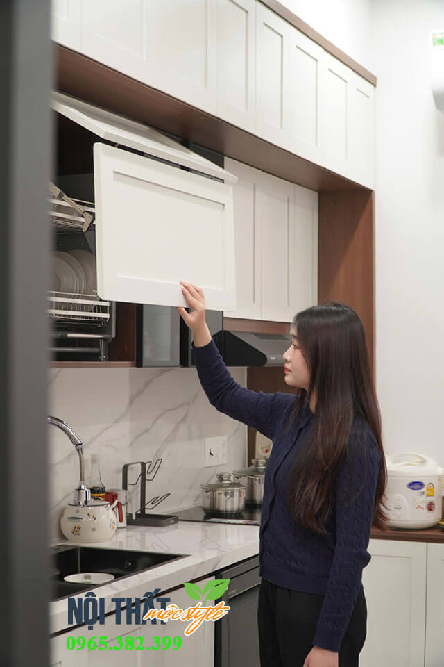 Khoang chứa bát tủ trên sử dụng tay nâng Blum vận hành êm ái Khoang chứa bát tủ trên sử dụng tay nâng Blum vận hành êm ái