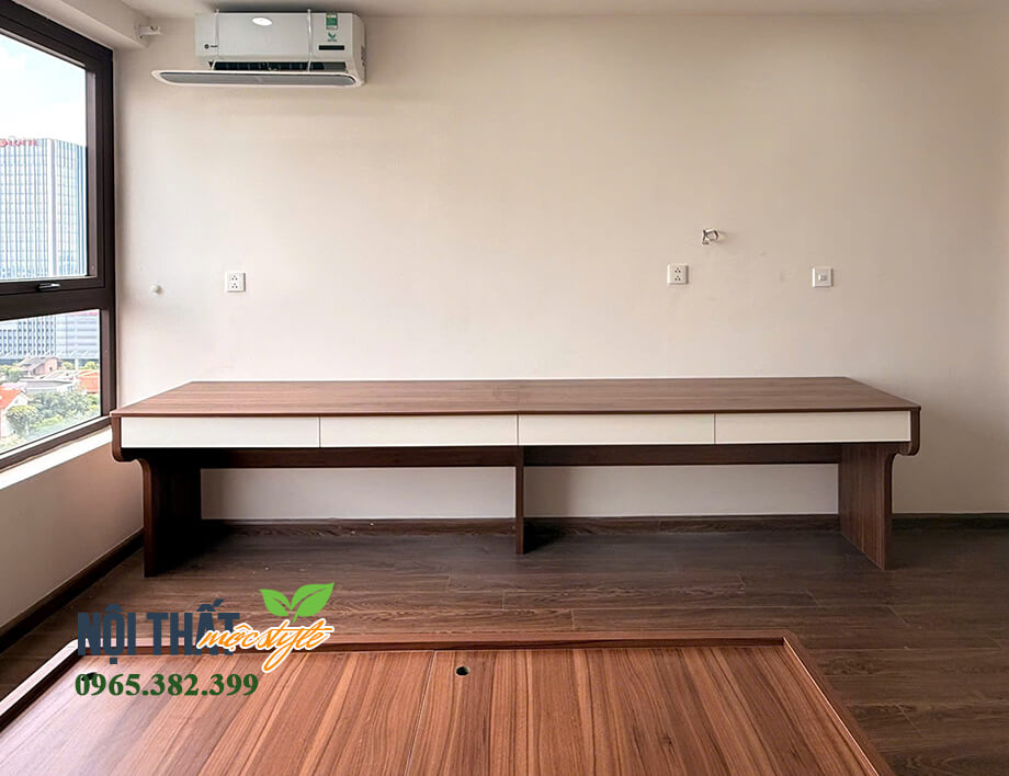 Bàn học dài cuối giường thoải mái cho 2-3 người sử dụng Bàn học dài cuối giường thoải mái cho 2-3 người sử dụng
