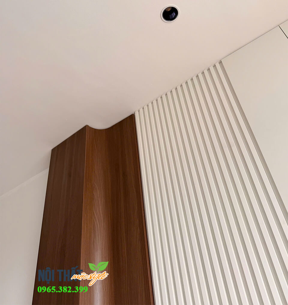 Vách gỗ uốn cong đẹp giấu cột hoàn hảo